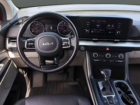 Used 2022 Kia Carnival LX FWD image 14