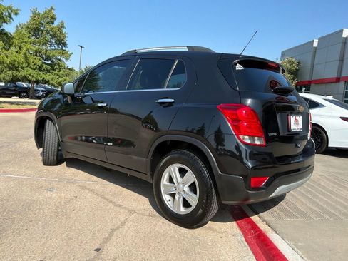 Used 2019 Chevrolet Trax LT w/ LT Convenience Package FWD image 8