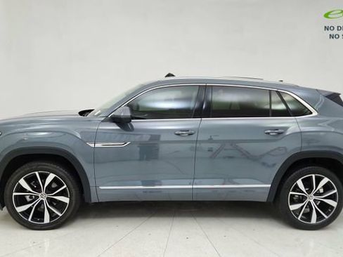 Used 2025 Volkswagen Atlas Cross Sport SEL Premium R-Line image 10