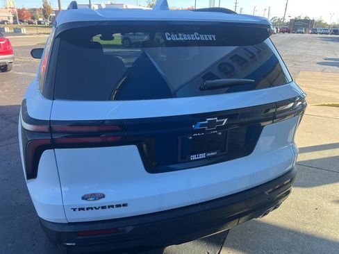 New 2026 Chevrolet Traverse LT w/ Midnight/Sport Edition image 7