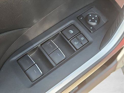 Used 2025 Toyota RAV4 XLE FWD image 11