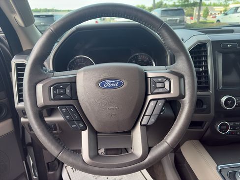 Used 2019 Ford Expedition XLT w/ Equipment Group 202A RWD image 6
