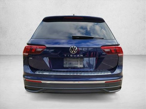 Used 2023 Volkswagen Tiguan SE w/ Panoramic Sunroof Package FWD image 6