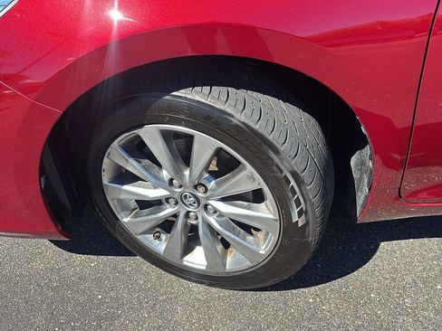 Used 2017 Toyota Camry XLE w/ Moonroof Package FWD image 5