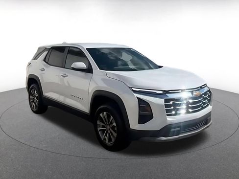 Used 2025 Chevrolet Equinox LT FWD image 3