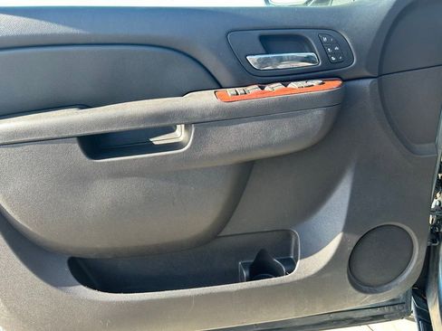 Used 2011 Chevrolet Avalanche LTZ AWD/4WD image 13