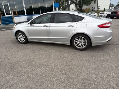 Used 2016 Ford Fusion SE FWD image 19