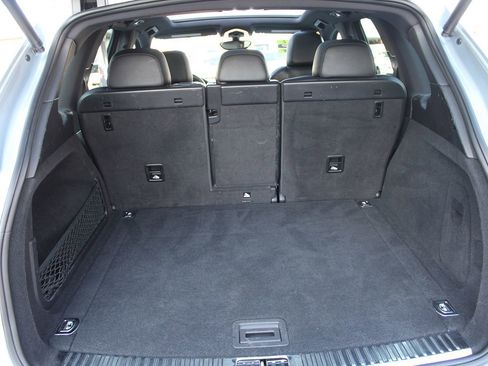 Used 2018 Porsche Cayenne Platinum Edition image 35