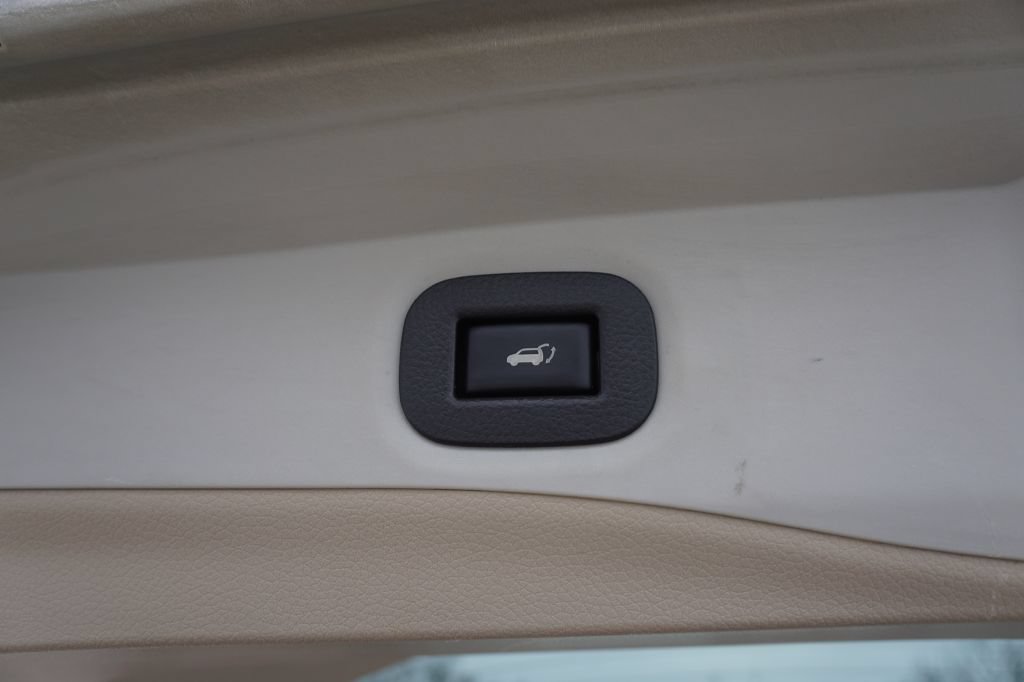 Used 2014 Nissan Rogue SL w/ SL Premium Package FWD image 5