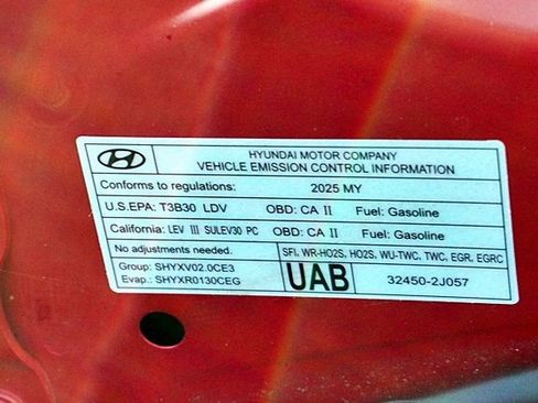 Used 2025 Hyundai Elantra Sport image 32