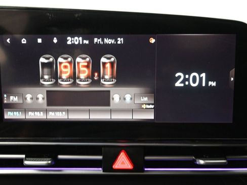 Used 2023 Hyundai Elantra Limited image 15