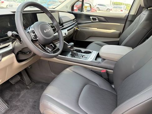 New 2026 Kia Carnival FWD image 16