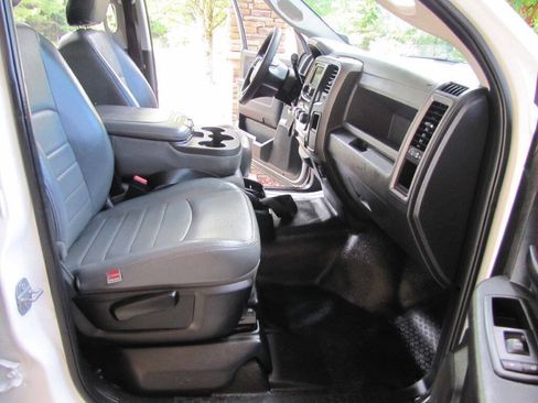 Used 2017 RAM 3500 Tradesman w/ Chrome Appearance Group AWD/4WD image 18