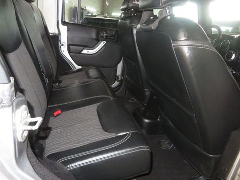 Used 2015 Jeep Wrangler Unlimited Sport image 29
