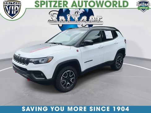 Used 2025 Jeep Compass Trailhawk w/ Trailer Tow Group AWD/4WD image 5