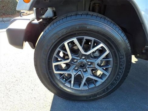 Used 2018 Jeep Wrangler Unlimited Sahara w/ Connectivity Group image 4