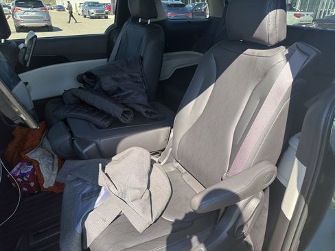 Used 2024 Kia Carnival SX image 16