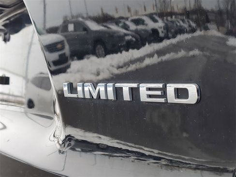 Used 2022 Jeep Cherokee Limited image 6