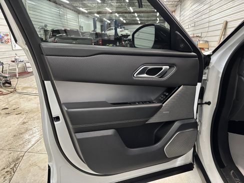 Used 2020 Land Rover Range Rover Velar R-Dynamic S image 7