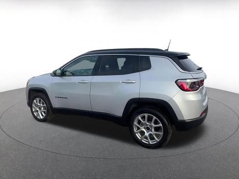 Used 2025 Jeep Compass Limited image 10