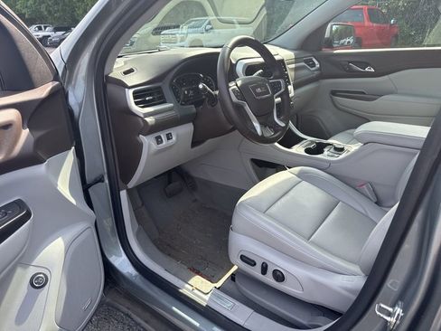 Certified 2023 GMC Acadia SLT w/ LPO, Floor Liner Package FWD image 9