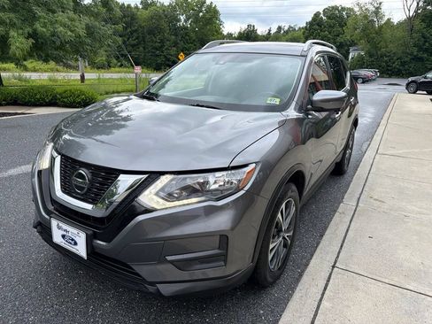 Used 2019 Nissan Rogue SV w/ Sun & Sound Touring Package AWD/4WD image 3