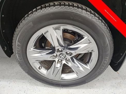 Used 2017 Toyota Highlander Limited Platinum image 10