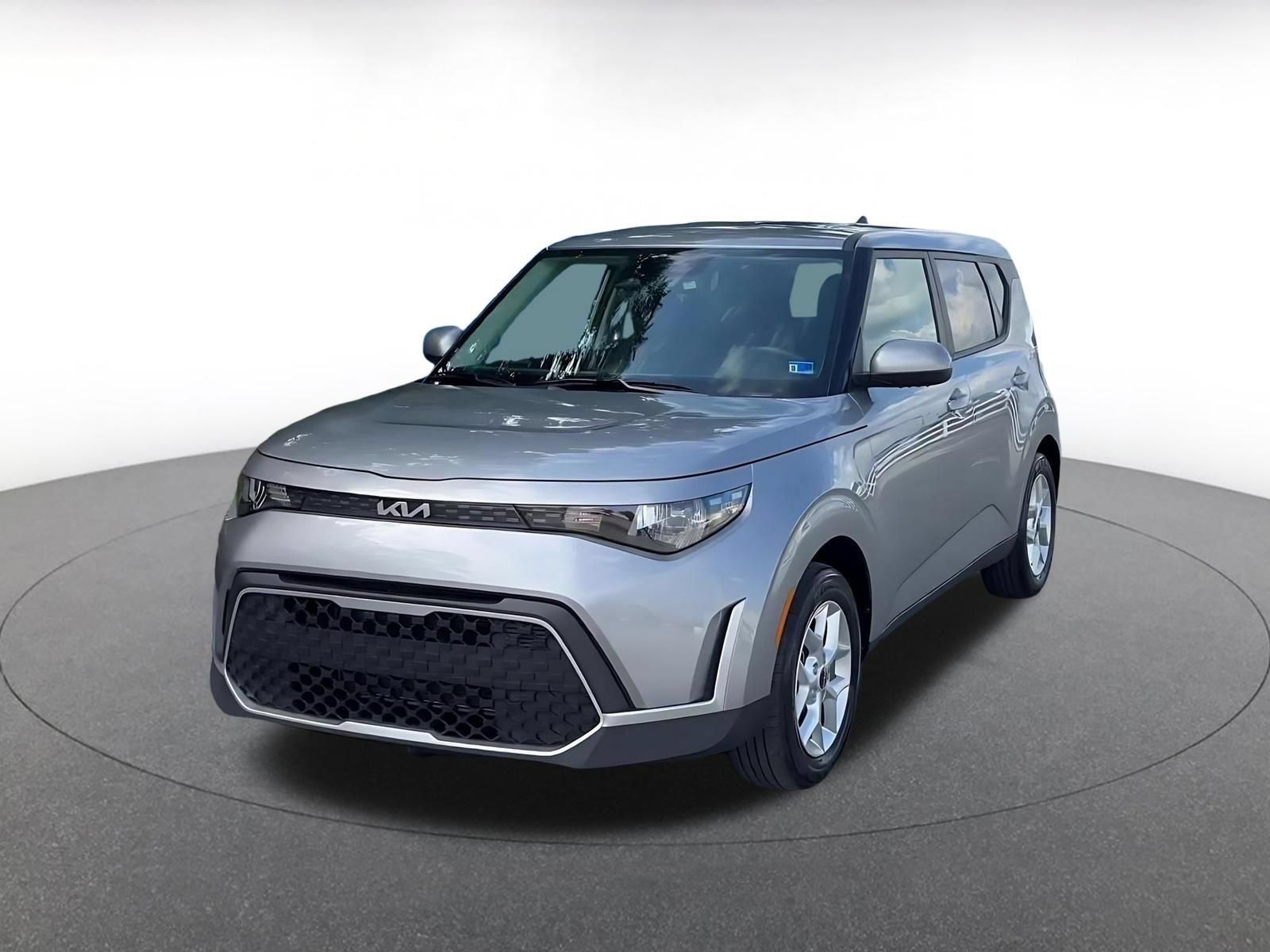 Used 2025 Kia Soul LX w/ LX Technology Package FWD image 6