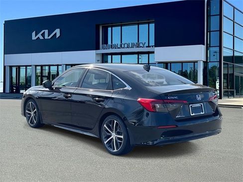 Used 2022 Honda Civic Touring image 8