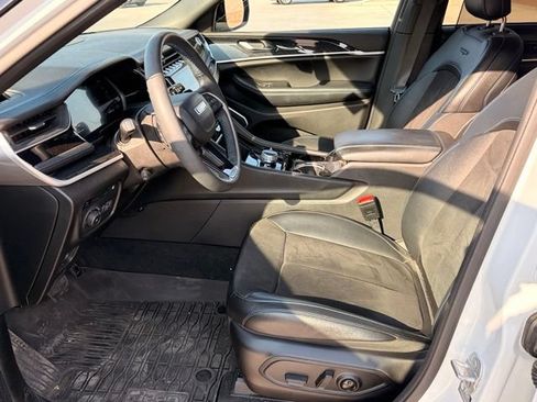 Certified 2023 Jeep Grand Cherokee Trailhawk w/ Luxury Tech Group III AWD/4WD image 10