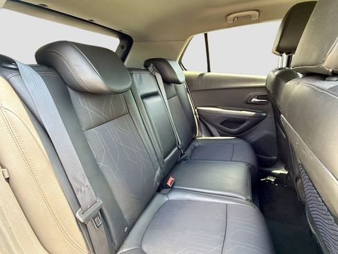 Used 2019 Chevrolet Trax LT w/ LT Convenience Package AWD/4WD image 24