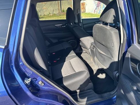 Used 2018 Nissan Rogue SV AWD/4WD image 39