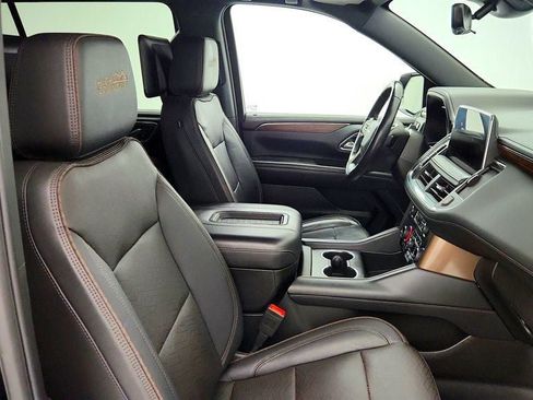 Used 2023 Chevrolet Suburban High Country w/ Advanced Technology Package AWD/4WD image 25