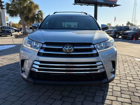 Used 2019 Toyota Highlander Limited Platinum image 6