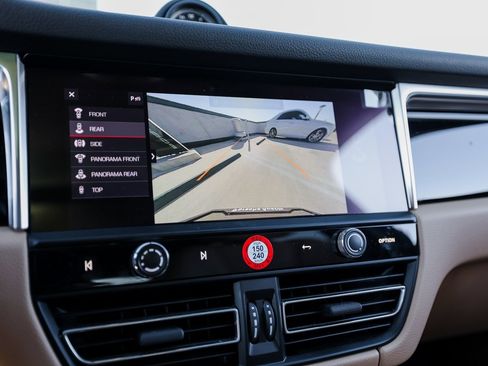 Certified 2022 Porsche Macan S image 19