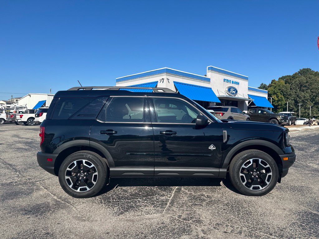 Used 2023 Ford Bronco Sport Outer Banks w/ Tech Package AWD/4WD image 2