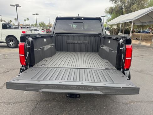Certified 2025 Toyota Tacoma SR5 AWD/4WD image 32