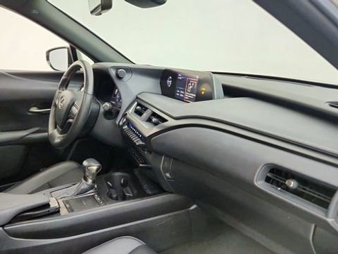 Used 2019 Lexus UX 200 FWD image 20