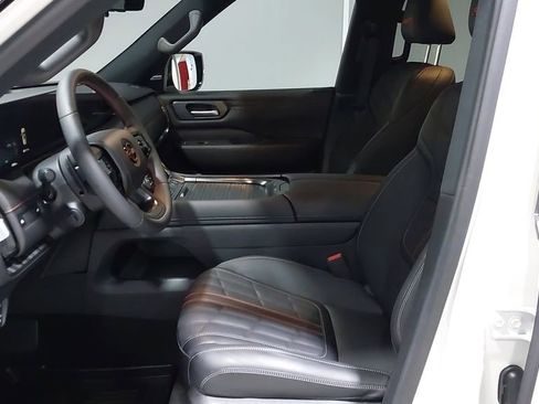 Used 2025 Nissan Armada PRO-4X image 19