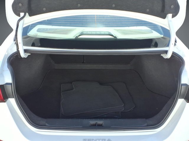 Certified 2025 Nissan Sentra SR FWD image 31