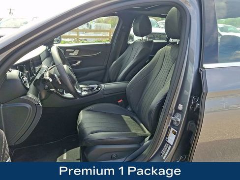 Used 2017 Mercedes-Benz E 300 4MATIC image 2