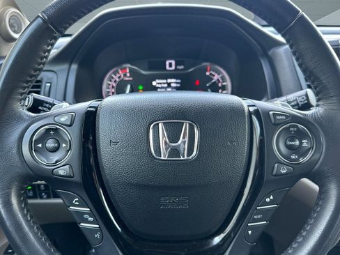 Used 2017 Honda Pilot Touring image 16