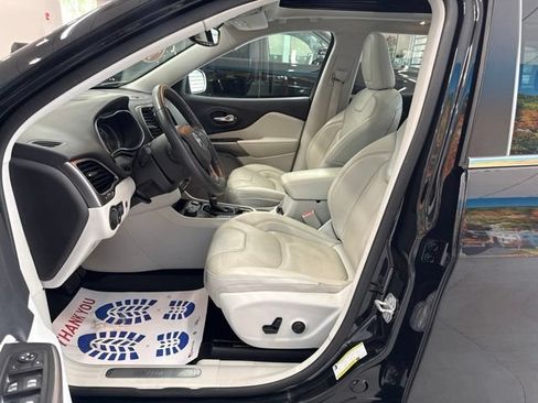 Used 2019 Jeep Cherokee Limited AWD/4WD image 25
