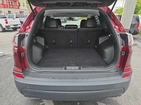 Used 2019 Jeep Cherokee Latitude Plus w/ Cold Weather Group AWD/4WD image 8