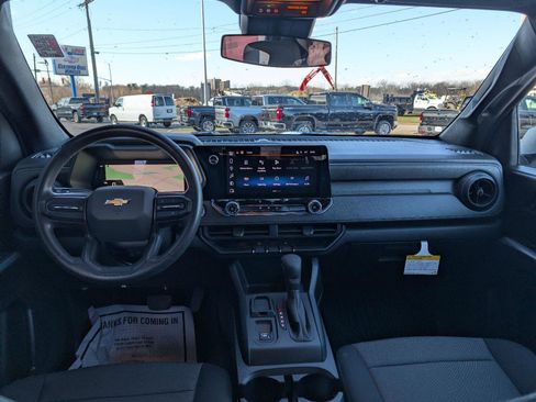 Used 2024 Chevrolet Colorado W/T image 18