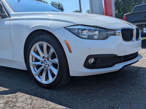Used 2017 BMW 320i xDrive Sedan AWD/4WD image 10