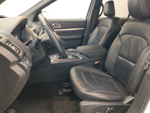 Used 2018 Ford Explorer XLT w/ Equipment Group 202A image 17