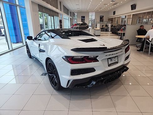 Used 2023 Chevrolet Corvette Z06 image 3