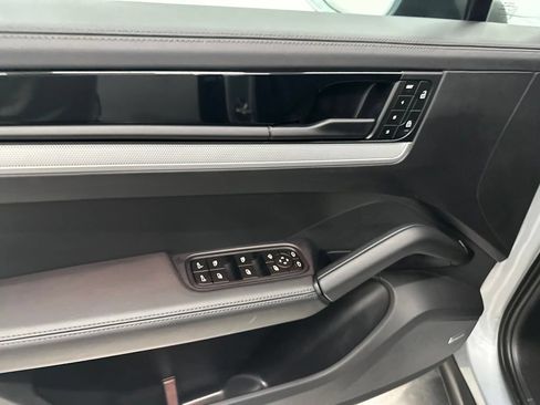 Used 2024 Porsche Cayenne Coupe AWD/4WD image 14
