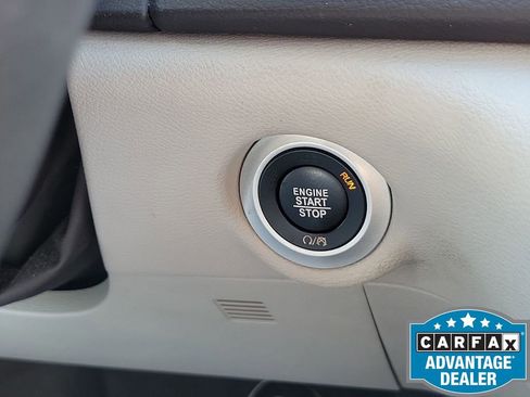 Used 2017 Chrysler Pacifica LX image 36